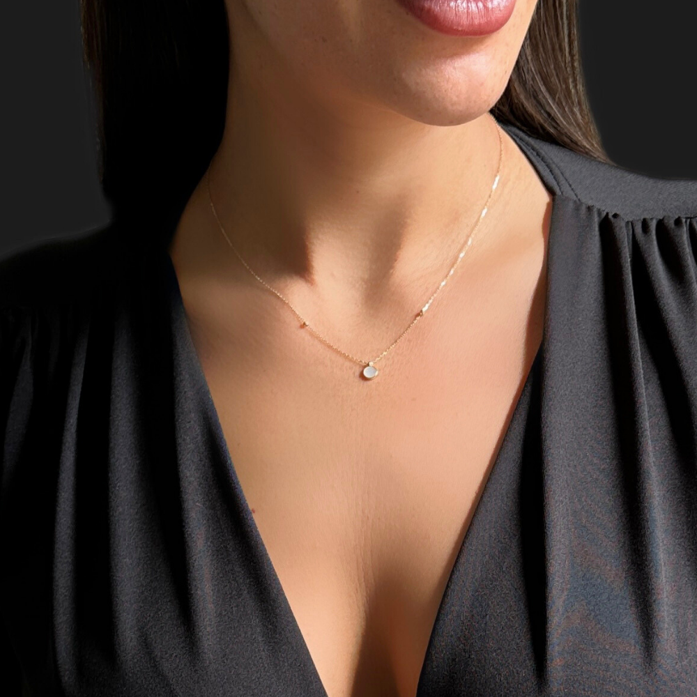 Small circle mother of pearl - gold necklace