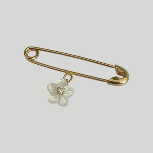 Safety pin – baby flower charm