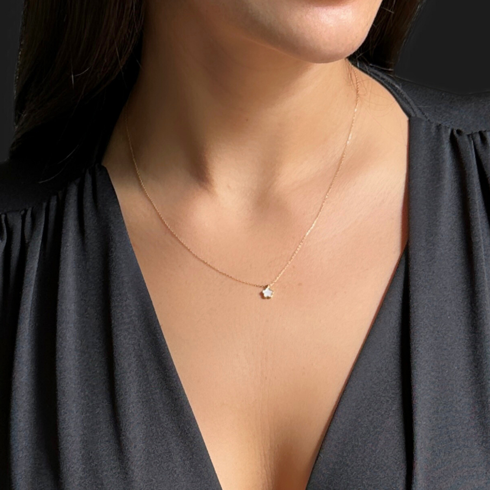 Small mother of pearl flower - gold necklace