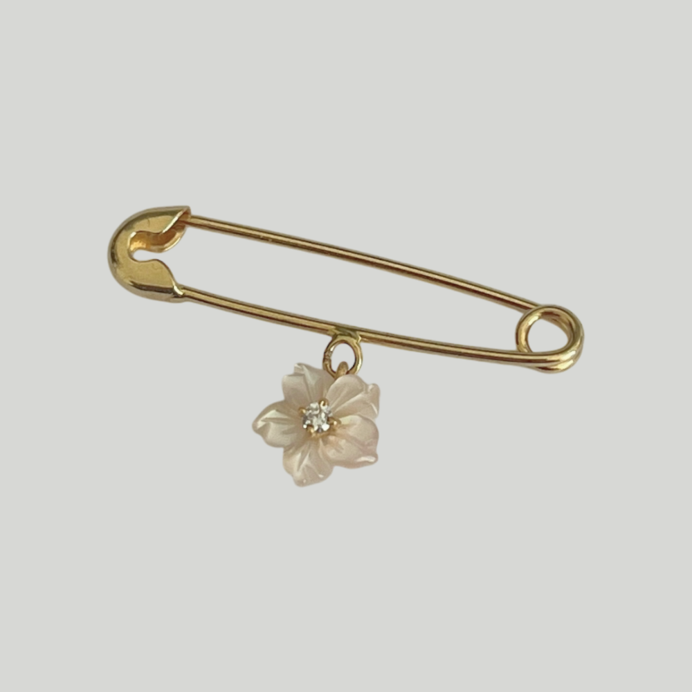Safety pin – baby flower charm