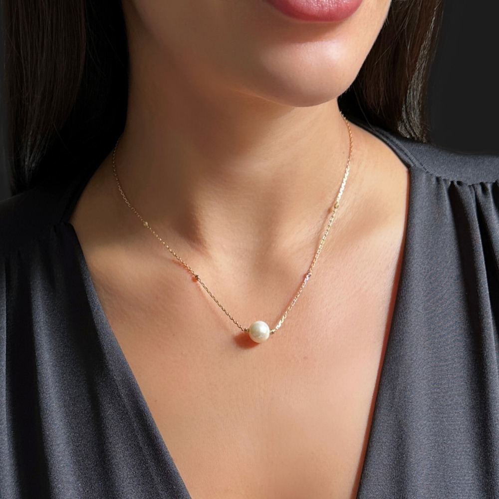 Pearl necklace - tricolor gold beads