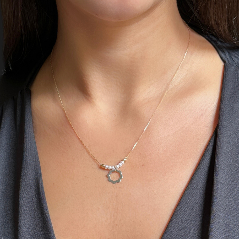 White gold Flower shaped pendant with pearls - gold necklace