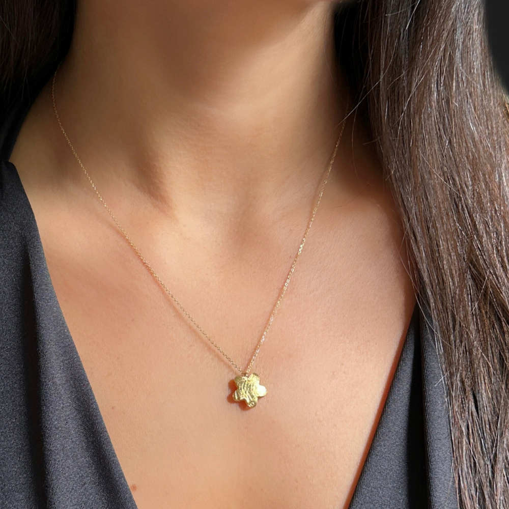 Yellow gold flower necklace