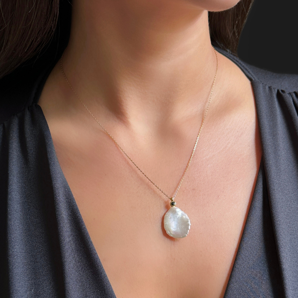 Large water pearl – gold necklace