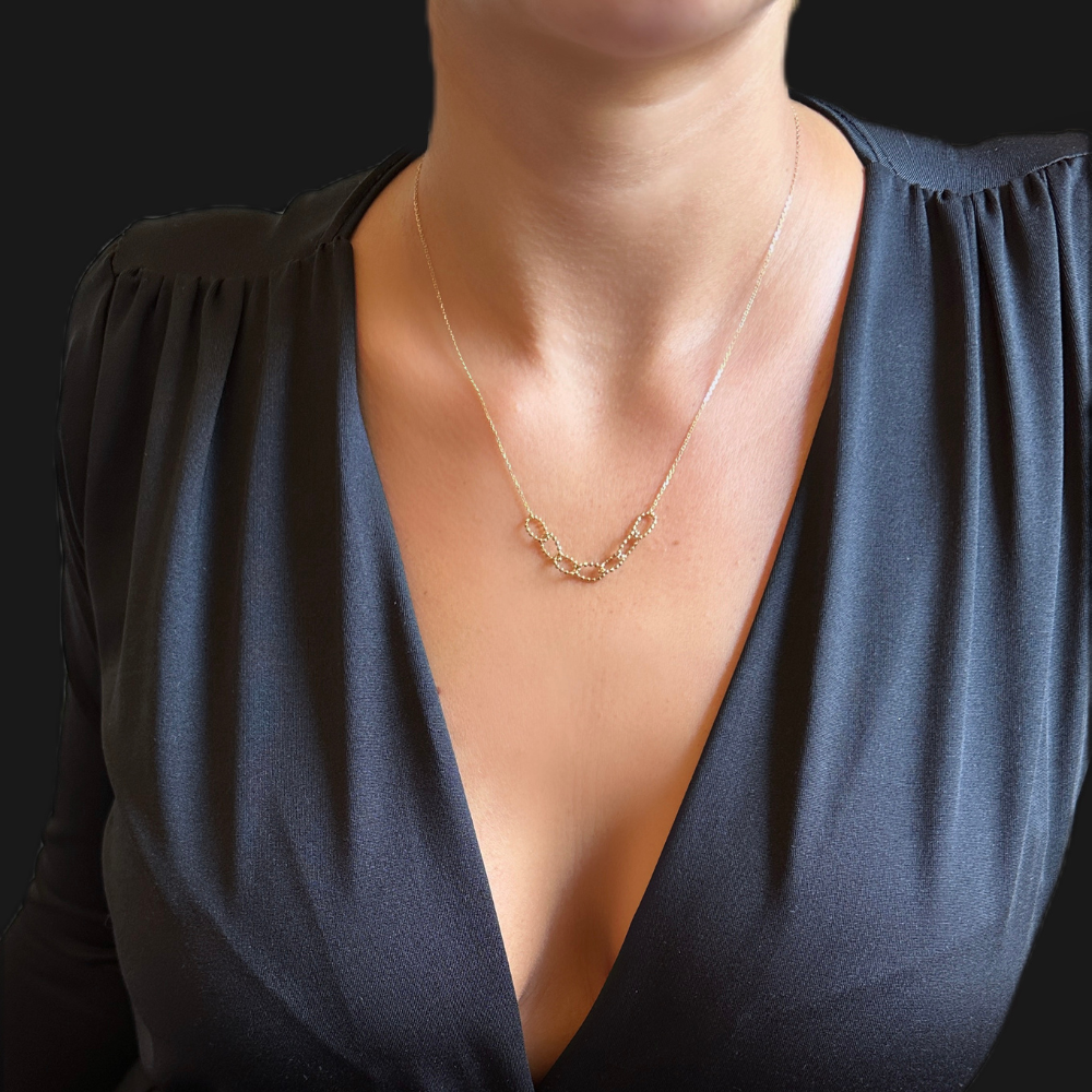 Links – gold necklace
