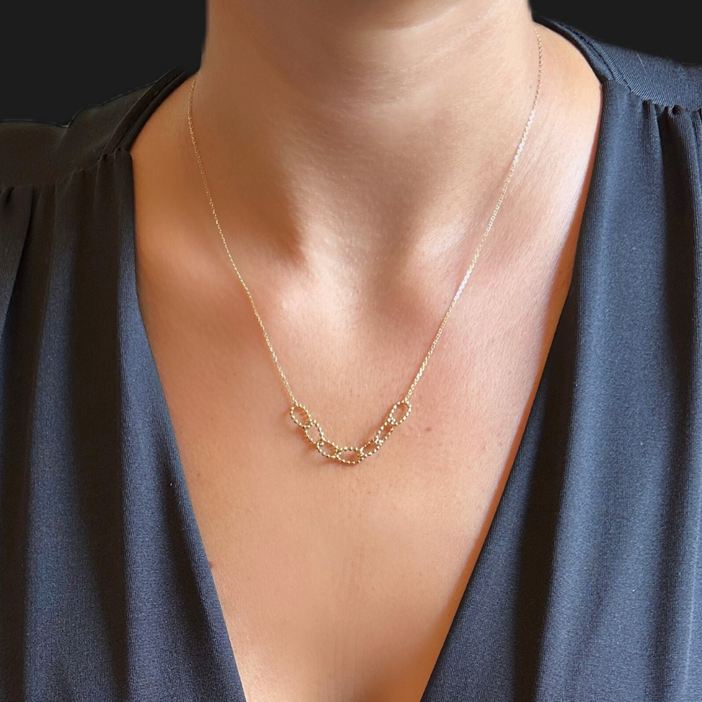 Links – gold necklace