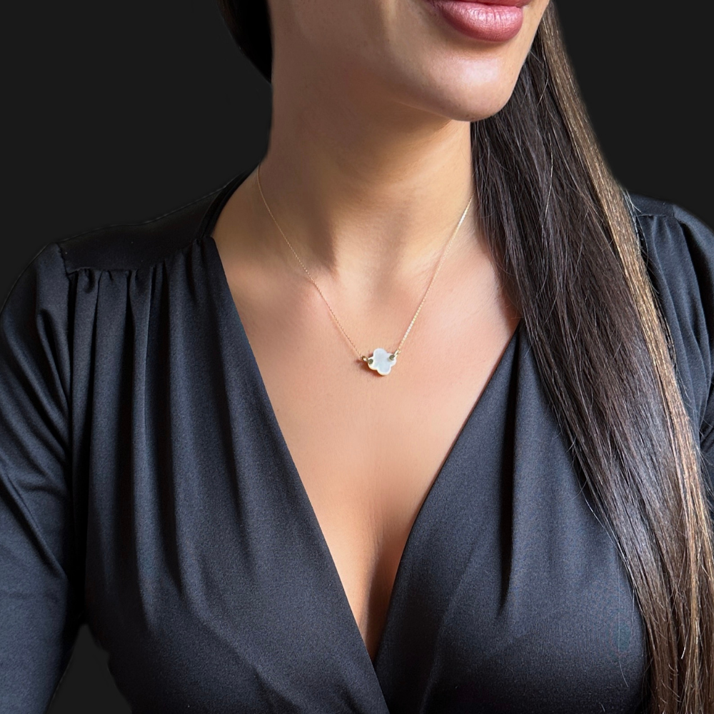 Mother of pearl clover shape gold necklace