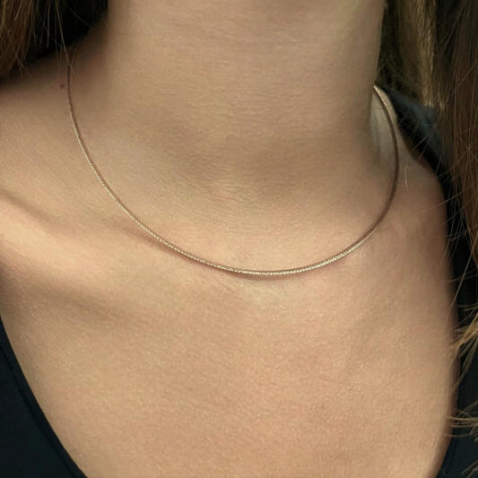 Filament necklace