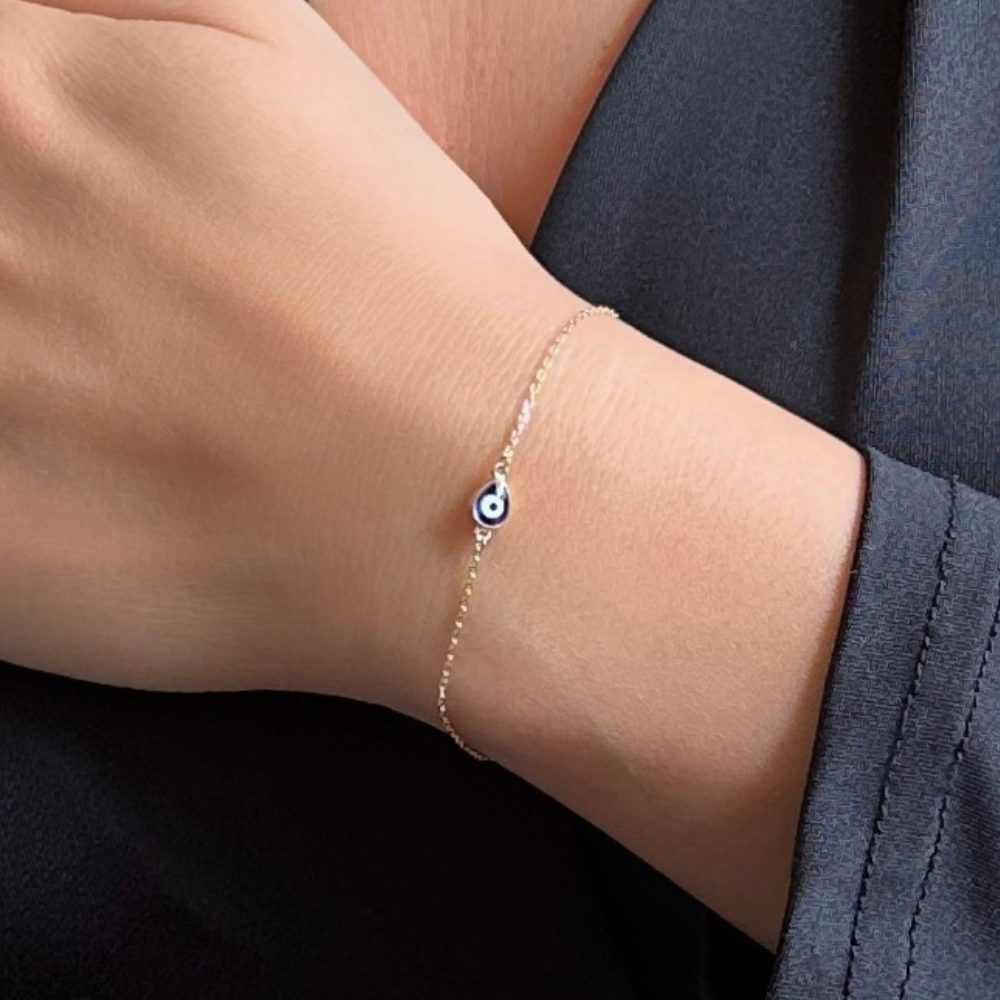 Drop shaped eye - gold bracelet