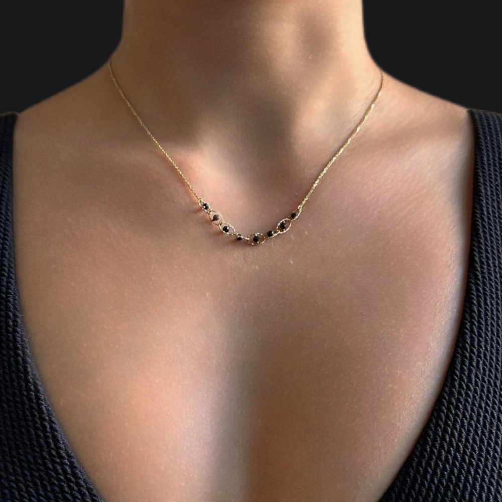 Bonds and black beads necklace