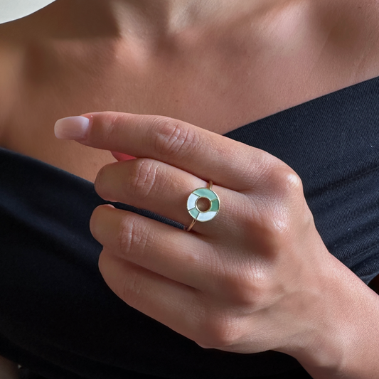 White & Green - Disk shaped gold ring