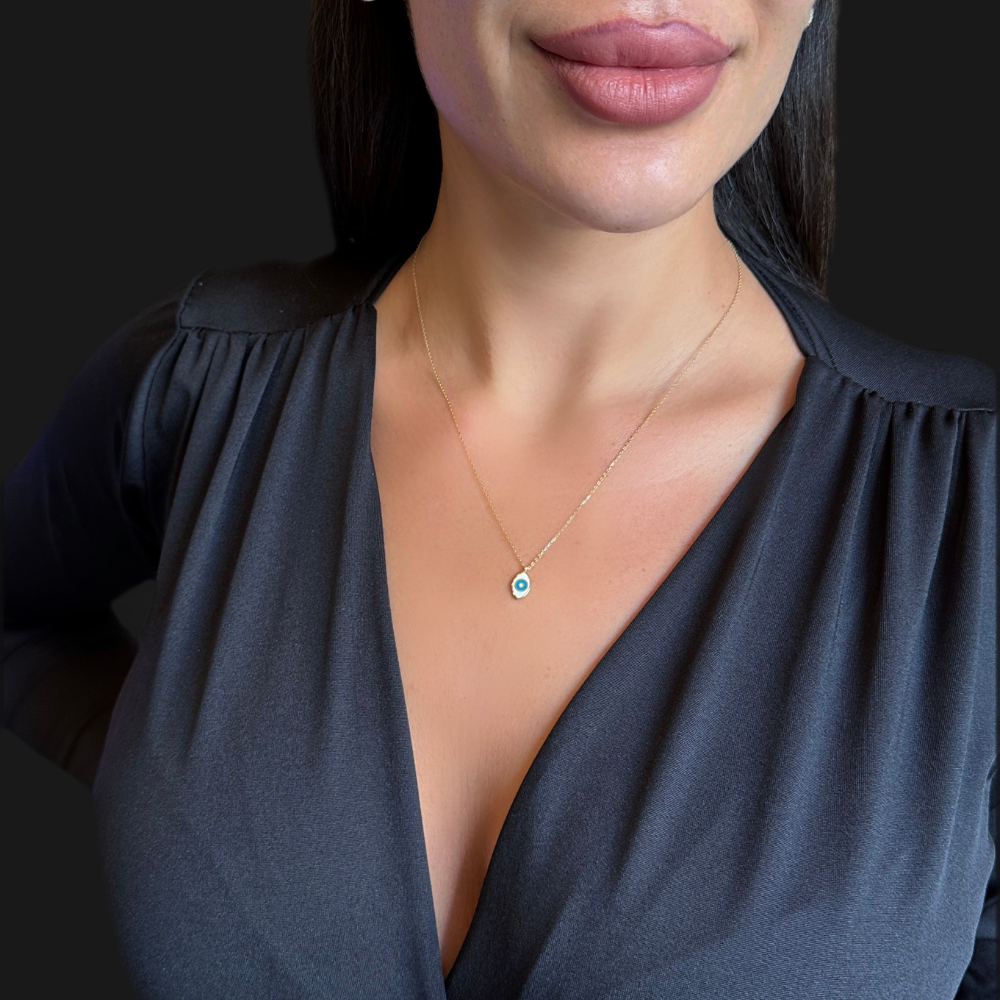 Vertical eye – gold necklace - White