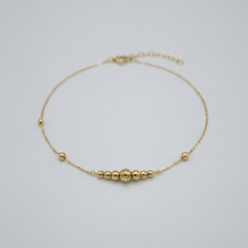 One large ball - straight line ball bracelet