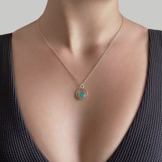 Ring shaped gold necklace