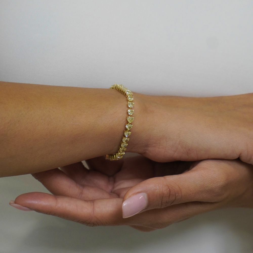 Fancy Yellow heart shaped Diamond, tennis bracelet