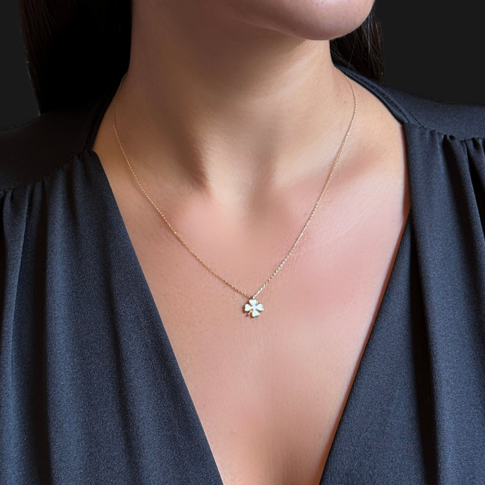 Clover shape – gold necklace
