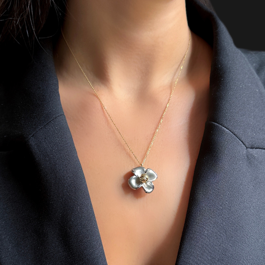Gray Flower – gold necklace