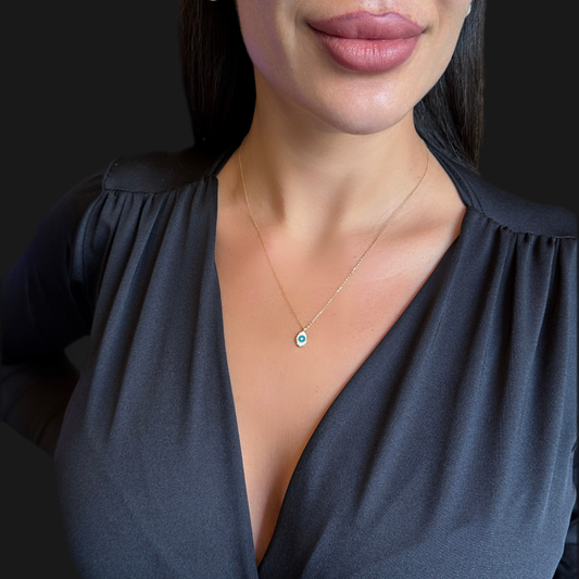 Vertical eye – gold necklace - White